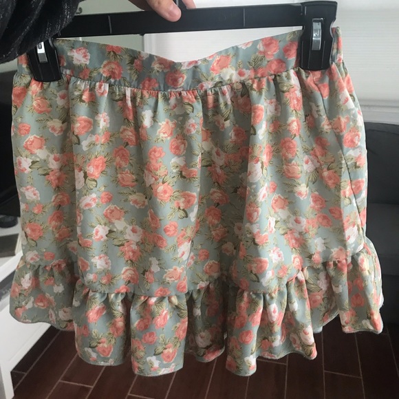 Girls skirt - Picture 2 of 2
